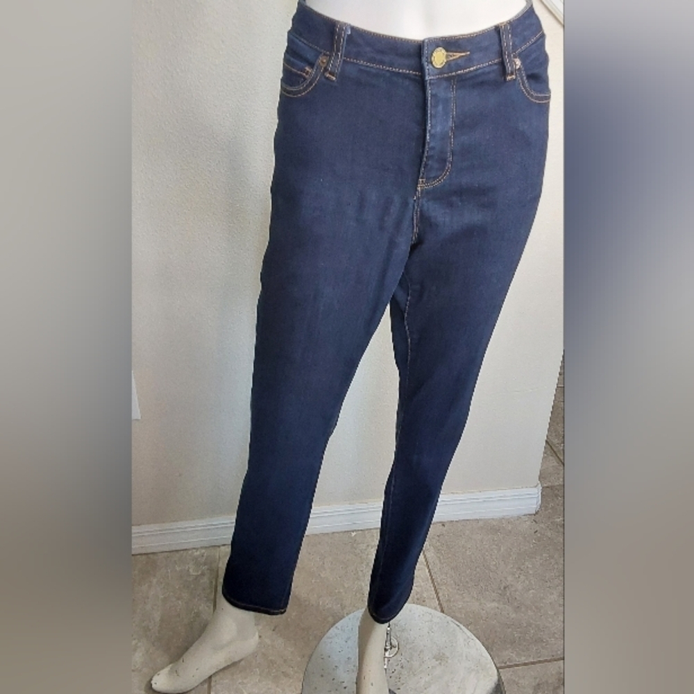 MICHAEL KORS  STRAIGHT  LEG JEANS SIZE 8‎